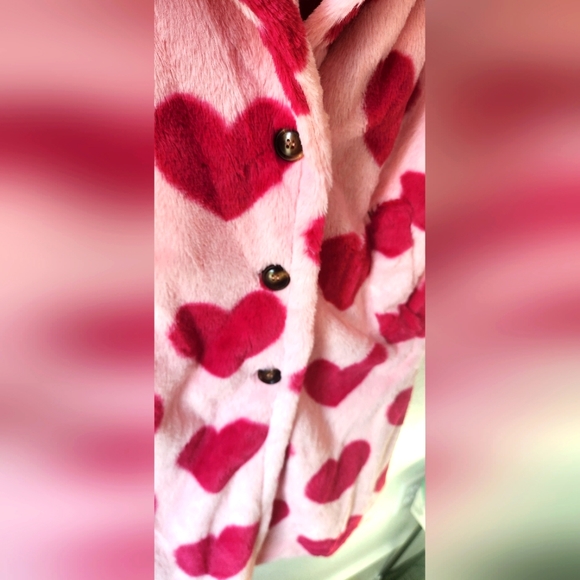 Buddy Love Zoey Oversized Faux Fur Coat in Blossom pink heart print NWT - Picture 8 of 10
